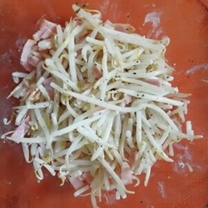 電子レンジで作るもやしとベーコンのサラダ